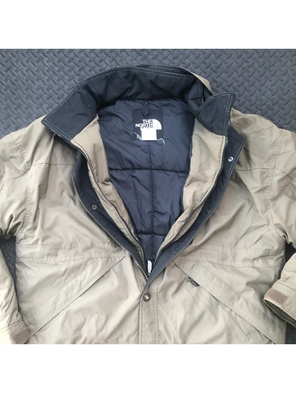 The North Face Men's XL Beige Nylon Puffer Jacket